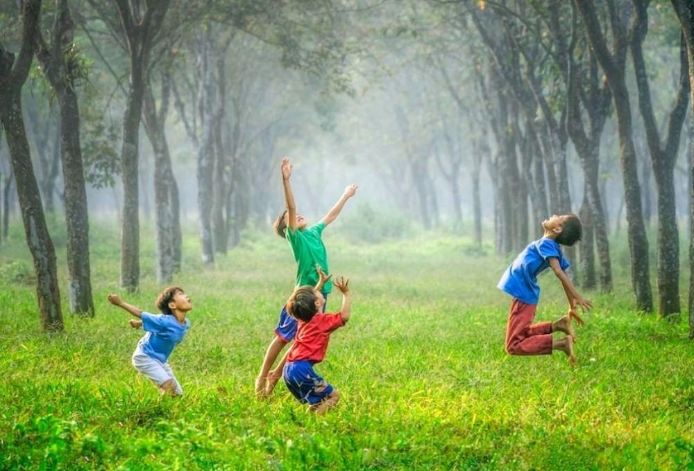 Kids Who Grow Up In Kampung, Become Happier Adults, Study Finds