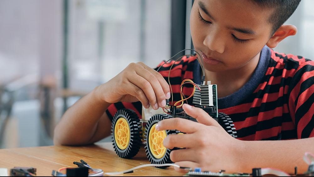 Transforming Education: Amazing Advantages of Teaching Your Students Robotics