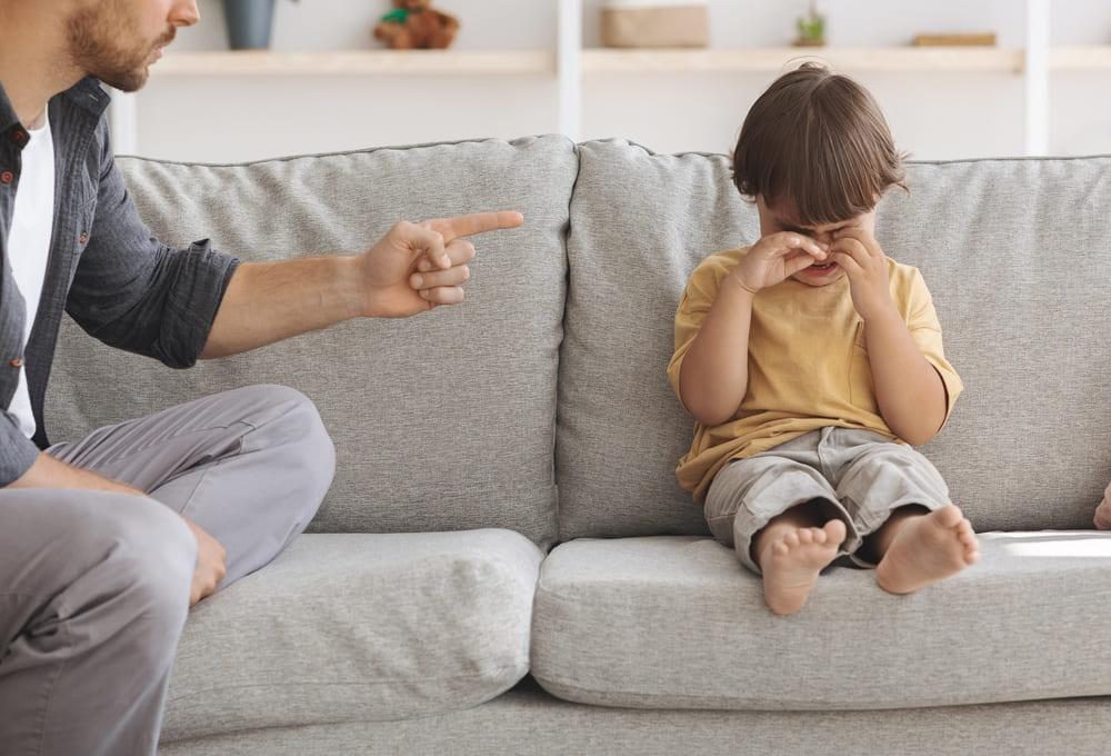 10 toxic things parents do that causes children to become less functional adults